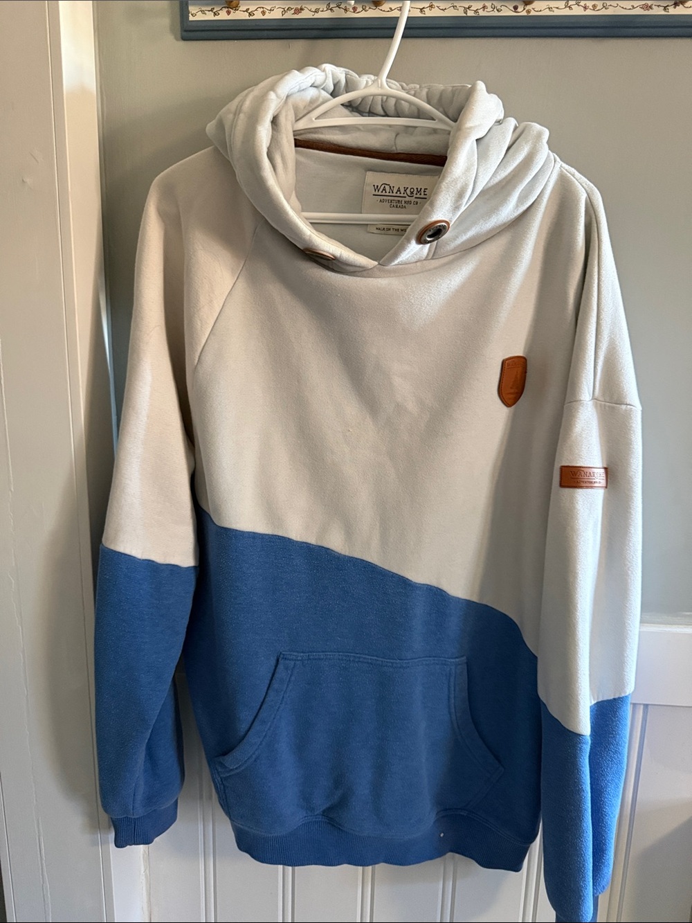 Wanakome Two-Tone Pullover Hoodie in Light Gray & Blue